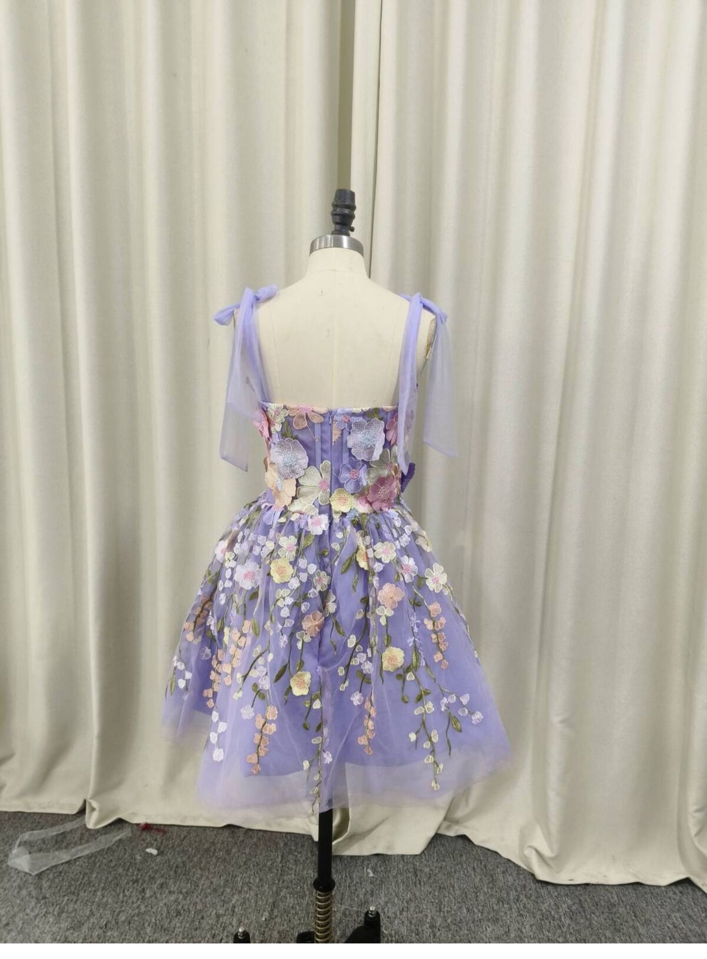 Robe de soirée trapèze mignonne à bretelles spaghetti en tulle lilas et dentelle, tenue de soirée pour 18e anniversaire, robe de remise de diplôme, mini robe courte Hoco DH2538