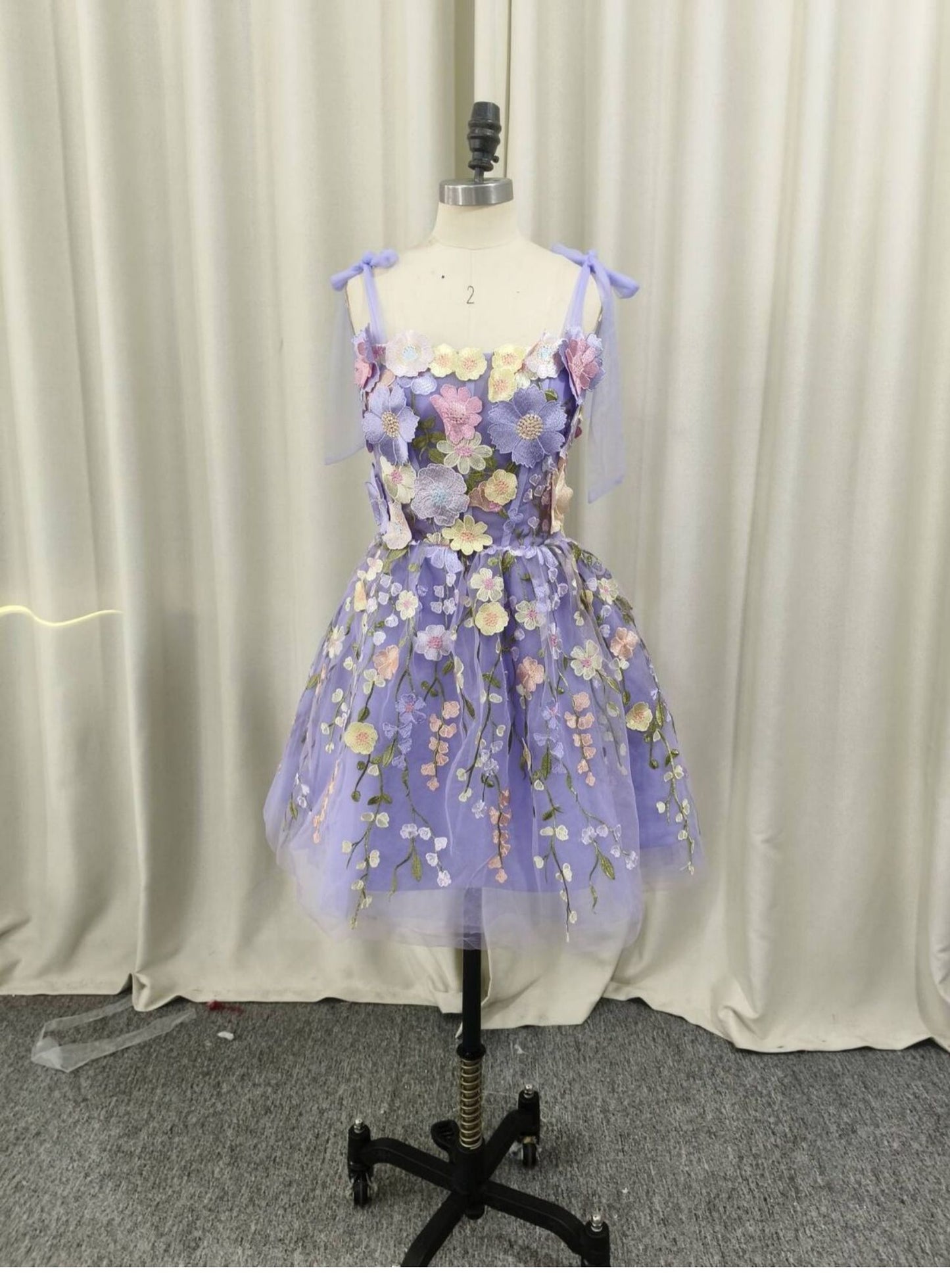 Robe de soirée trapèze mignonne à bretelles spaghetti en tulle lilas et dentelle, tenue de soirée pour 18e anniversaire, robe de remise de diplôme, mini robe courte Hoco DH2538