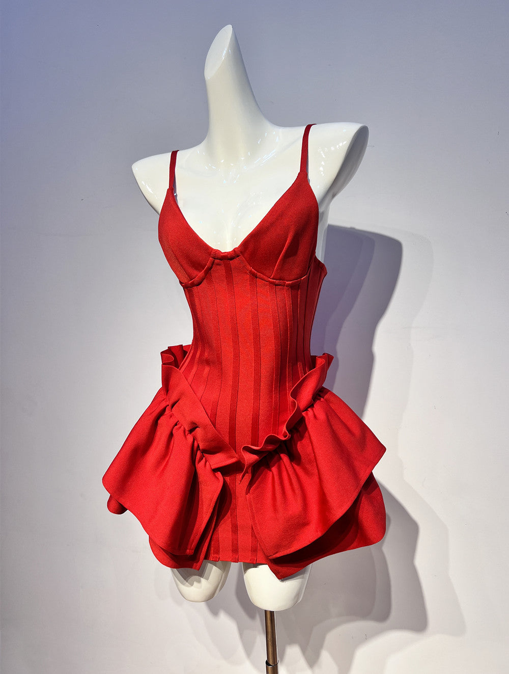 Robe de soirée trapèze en satin rouge à bretelles spaghetti, tenue de soirée pour 16e anniversaire, robe de remise de diplôme, mini robe courte Hoco DH2548
