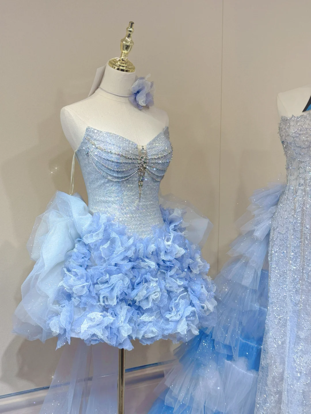 Robe de bal mignonne en tulle bleu ciel clair, décolleté en cœur, courte, mini, formelle, pour le bal de fin d'année, pour le collège, tenues Hoco DH2558