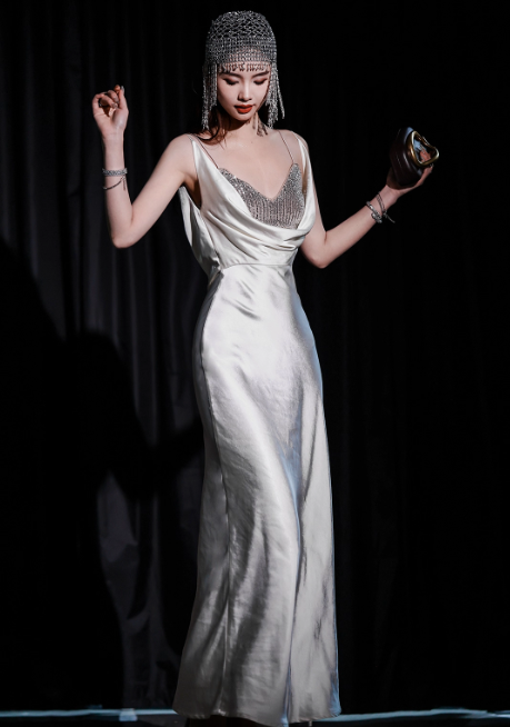 Elegant White Spaghetti Strap Long Evening Gown Sheath 20th Birthday Dress Satin Sparkly Graduation Dresses Formal Dress DH2752