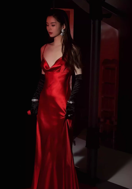Modest Burgundy Spaghetti Strap Long Evening Gown Sheath Elegant Satin Formal Dress Open Back Party Dress  DH2754