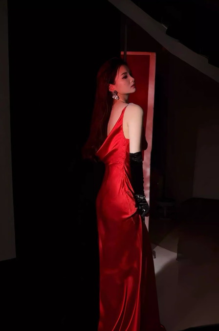 Modest Burgundy Spaghetti Strap Long Evening Gown Sheath Elegant Satin Formal Dress Open Back Party Dress  DH2754