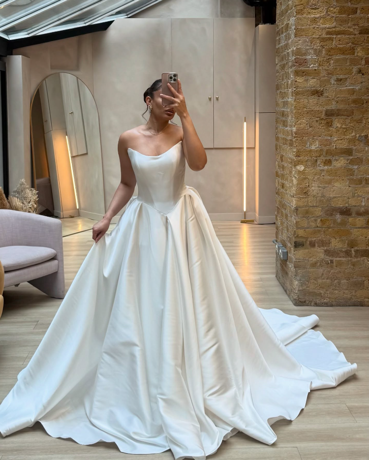 Classy Elegant Wedding Dress Ball Gown Strapless Satin White Wedding Dresses Bridal Gowns DH729