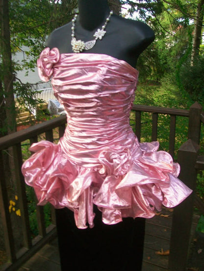 Pretty Ball Gown Strapless Pink Satin Short Formal 8th Grade Homecoming Dresses Summer Middle School Hoco Dress Homecoming Outfits DH829