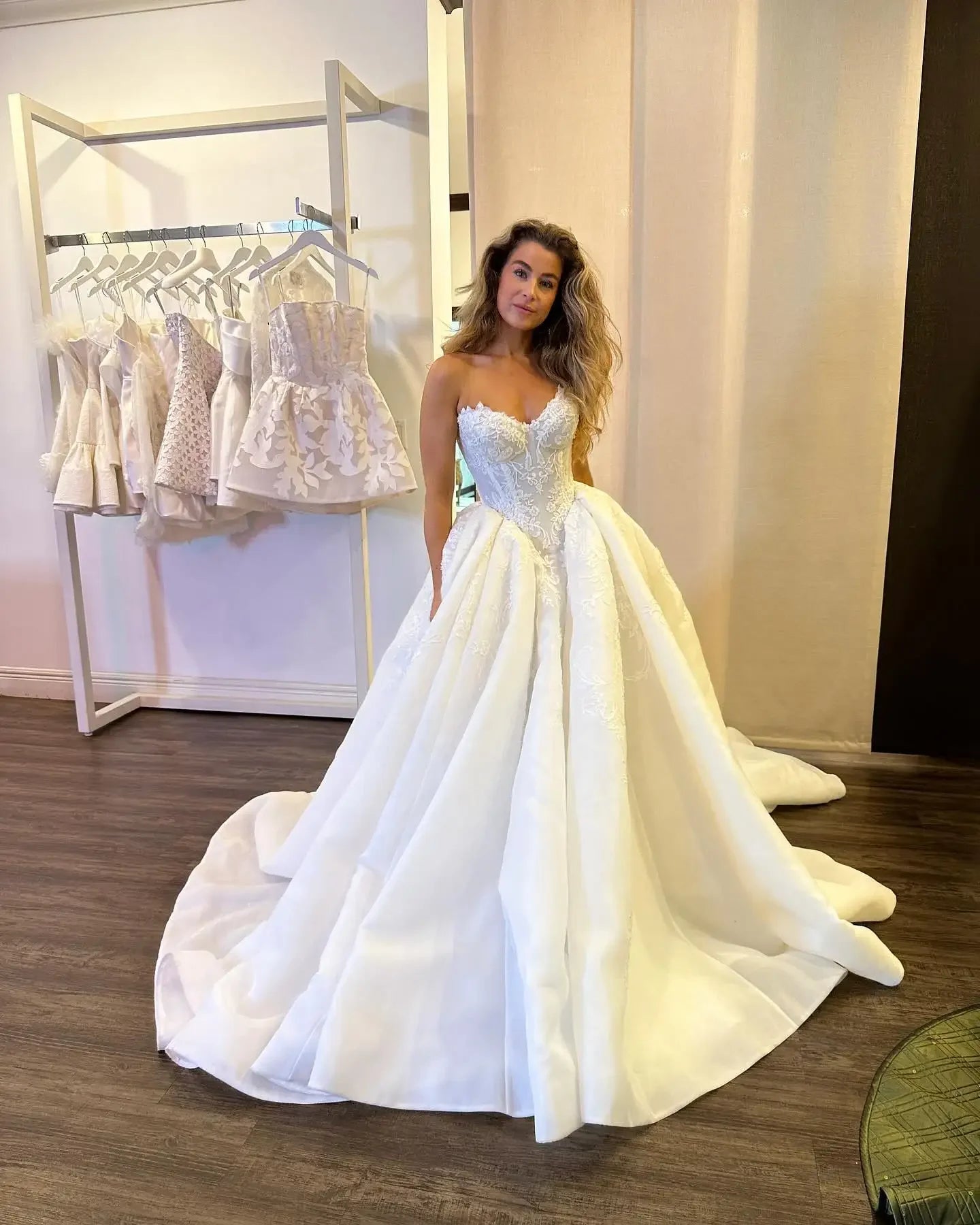 Princess Bridal Dress Ball Gown Sweetheart Sleeveless Satin White Lace Wedding Dresses Pretty Bridal Gowns DH936