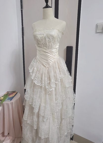 Princess Bridal Dress Ball Gown Strapless Sleeveless Lace White Appliques Wedding Dresses Pretty Bridal Gowns DH949