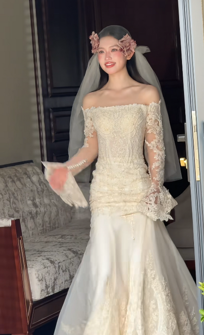 Timeless Sheath Long Wedding Dresses, White Bridal Dresses, Lace Appliqué Bridal Gowns DP03938