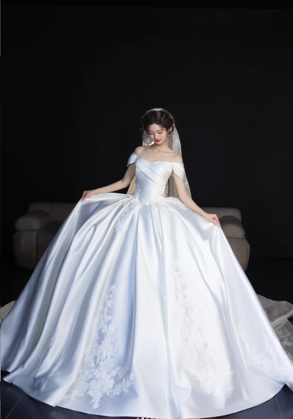 Modest Off-Shoulder Ball Gown Satin Long Wedding Dresses Appliqué White Bridal Dresses Short-Sleeve Bridal Gowns DP04038