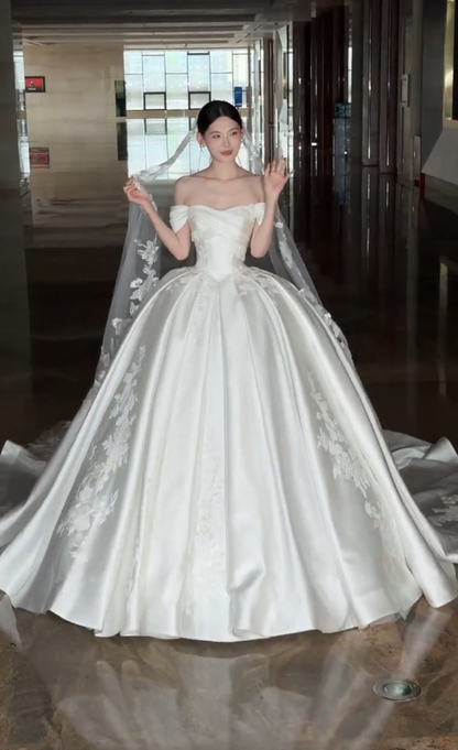 Modest Off-Shoulder Ball Gown Satin Long Wedding Dresses Appliqué White Bridal Dresses Short-Sleeve Bridal Gowns DP04038