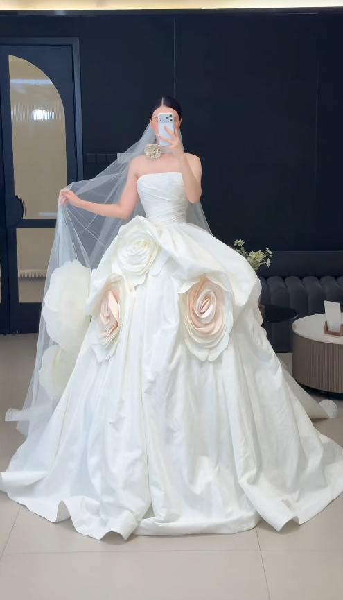 Modest Strapless Ball Gown Taffeta Long Wedding Dresses White Bridal Dresses Sleeveless Bridal Gowns DP04040