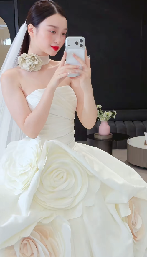 Modest Strapless Ball Gown Taffeta Long Wedding Dresses White Bridal Dresses Sleeveless Bridal Gowns DP04040