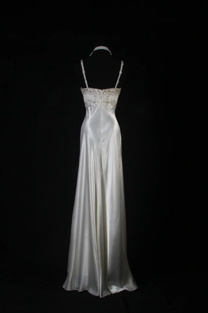 Elegant Spaghetti Straps Sheath Long Prom Dresses Beaded Satin Sleeveless Evening Dresses Light Gray Wedding Guest Dresses DP04051