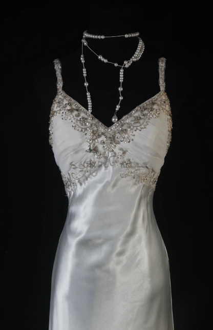 Elegant Spaghetti Straps Sheath Long Prom Dresses Beaded Satin Sleeveless Evening Dresses Light Gray Wedding Guest Dresses DP04051