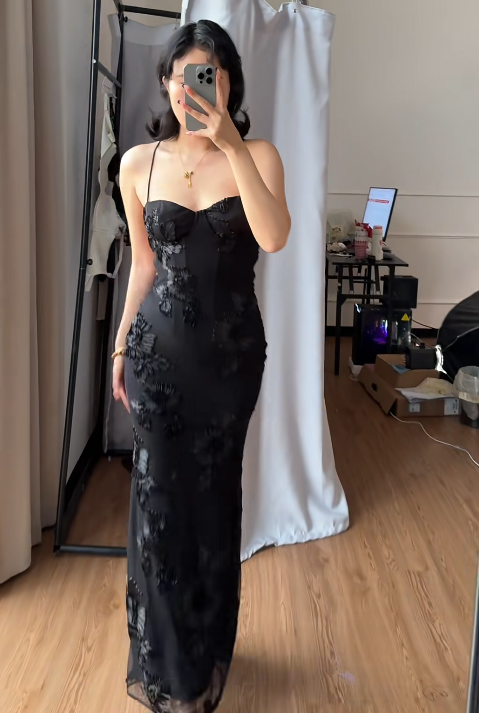 Chic Spaghetti Straps Sheath Long Prom Dresses Chiffon Appliques Black Evening Dresses DP04056