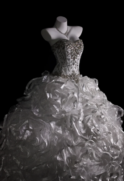 Vintage Strapless Ball Gown Long Wedding Dresses Beaded Tulle White Bridal Gowns Sleeveless Bridal Dresses DP04066