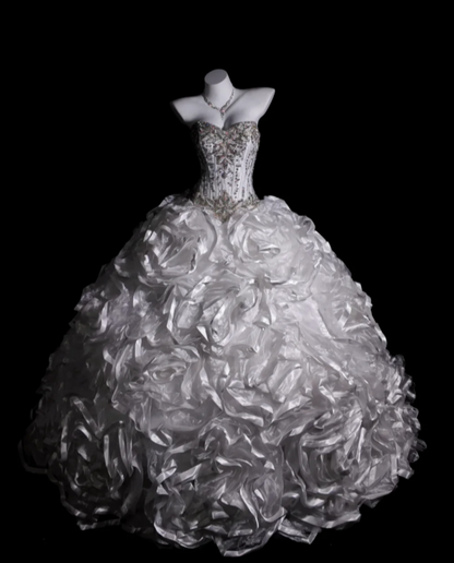 Vintage Strapless Ball Gown Long Wedding Dresses Beaded Tulle White Bridal Gowns Sleeveless Bridal Dresses DP04066