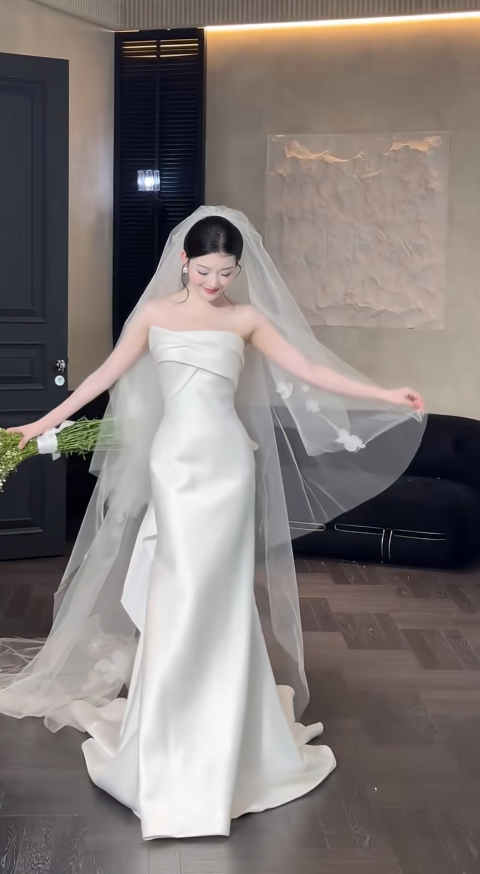 Elegant Strapless Sheath Long Wedding Dresses Satin White Bridal Gowns Sleeveless Bridal Dresses DP04069