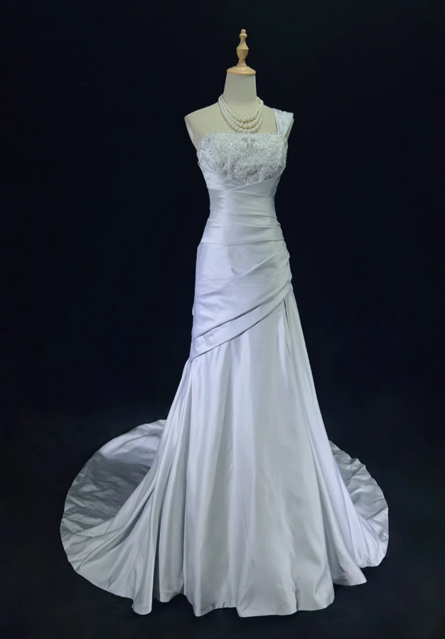 Elegant Off-shoulder Sheath Long Prom Dresses Satin Beaded Silver Birthday Dresses Sleeveless Evening Dresses DP04102