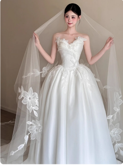 Timeless Sweetheart A-Line Long Wedding Dresses Appliques Satin White Bridal Dresses Sleeveless Bridal Gowns DP04128