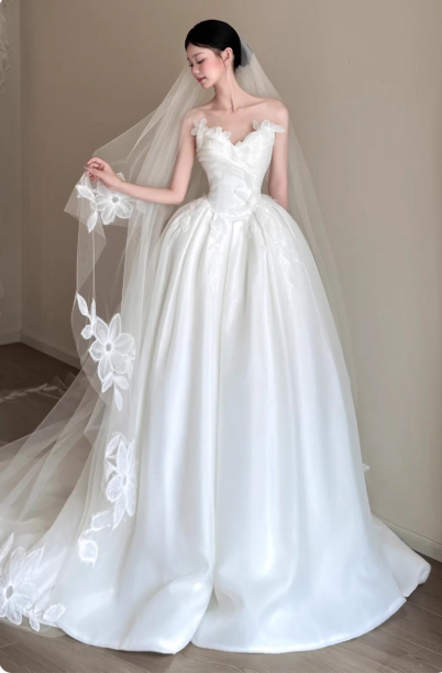 Timeless Sweetheart A-Line Long Wedding Dresses Appliques Satin White Bridal Dresses Sleeveless Bridal Gowns DP04128