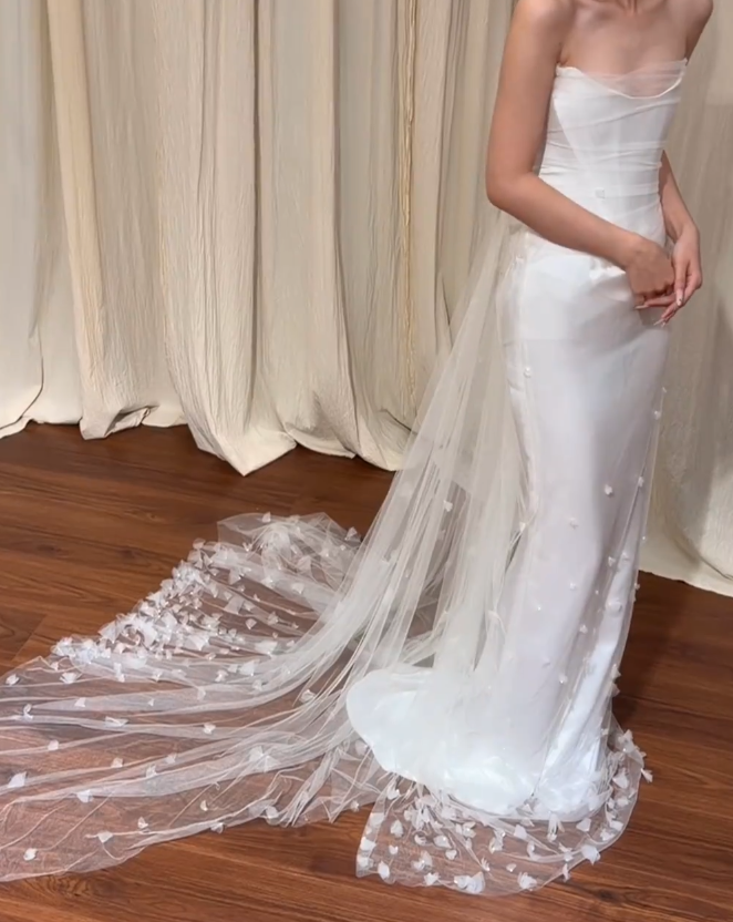 Chic Strapless Sheath Long Wedding Dresses Tulle White Bridal Dresses Sleeveless Bridal Gowns DP04135