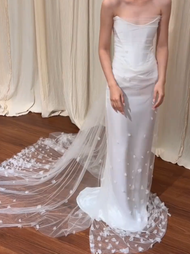 Chic Strapless Sheath Long Wedding Dresses Tulle White Bridal Dresses Sleeveless Bridal Gowns DP04135