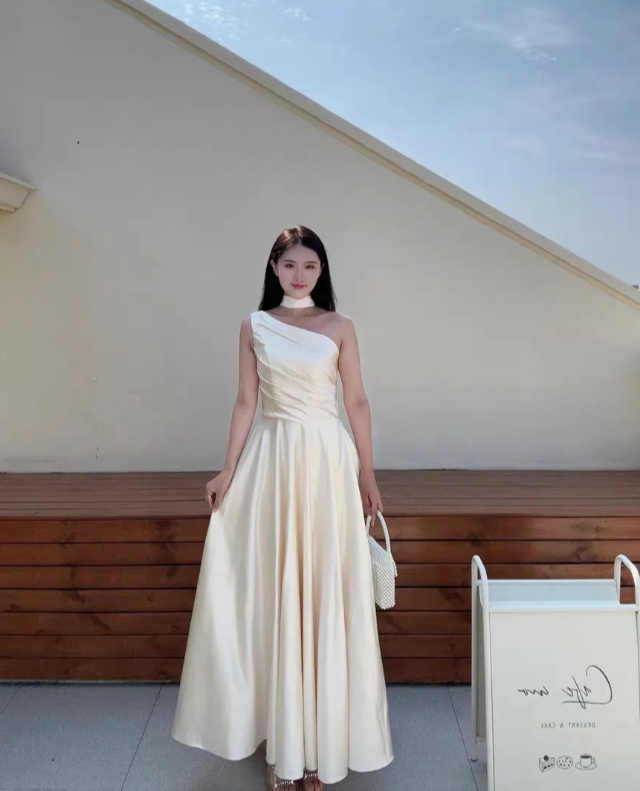 Chic Sheath Light Champagne Bridesmaid Dresses Satin Sleeveless Evening Dresses DP04159