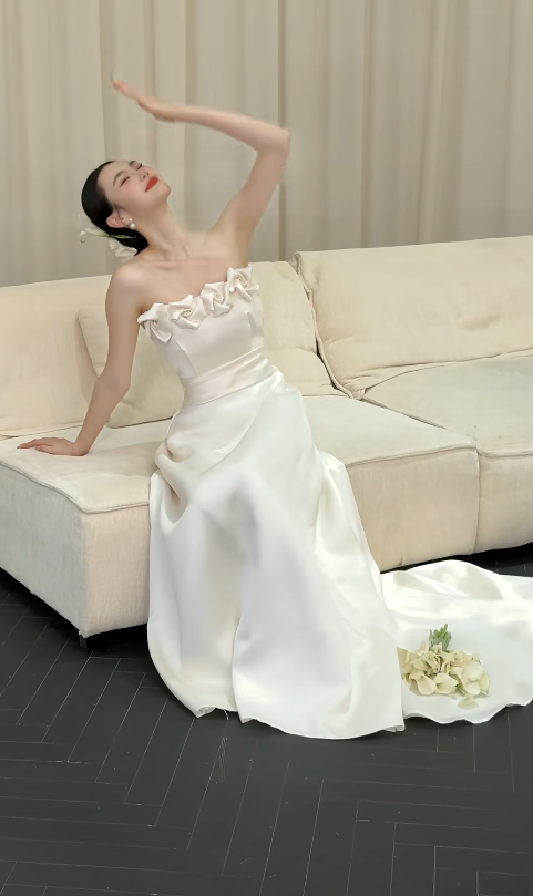 Simple Strapless Sheath Long Wedding Dresses Satin White Bridal Gowns Sleeveless Bridal Dresses DP04186