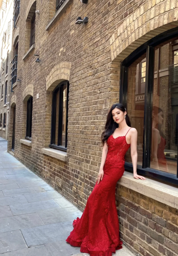 Sexy Spaghetti Straps Mermaid Long Prom Dresses Lace Appliques Burgundy Birthday Dresses Sleeveless Party Dresses DP04241