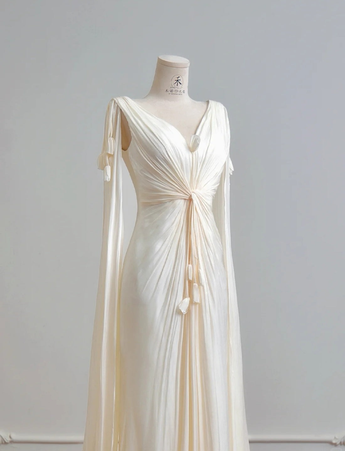 Chic V-Neck Sheath Long Wedding Dresses Chiffon Champagne  Bridal Gowns Sleeveless Bridal Dresses DP04314