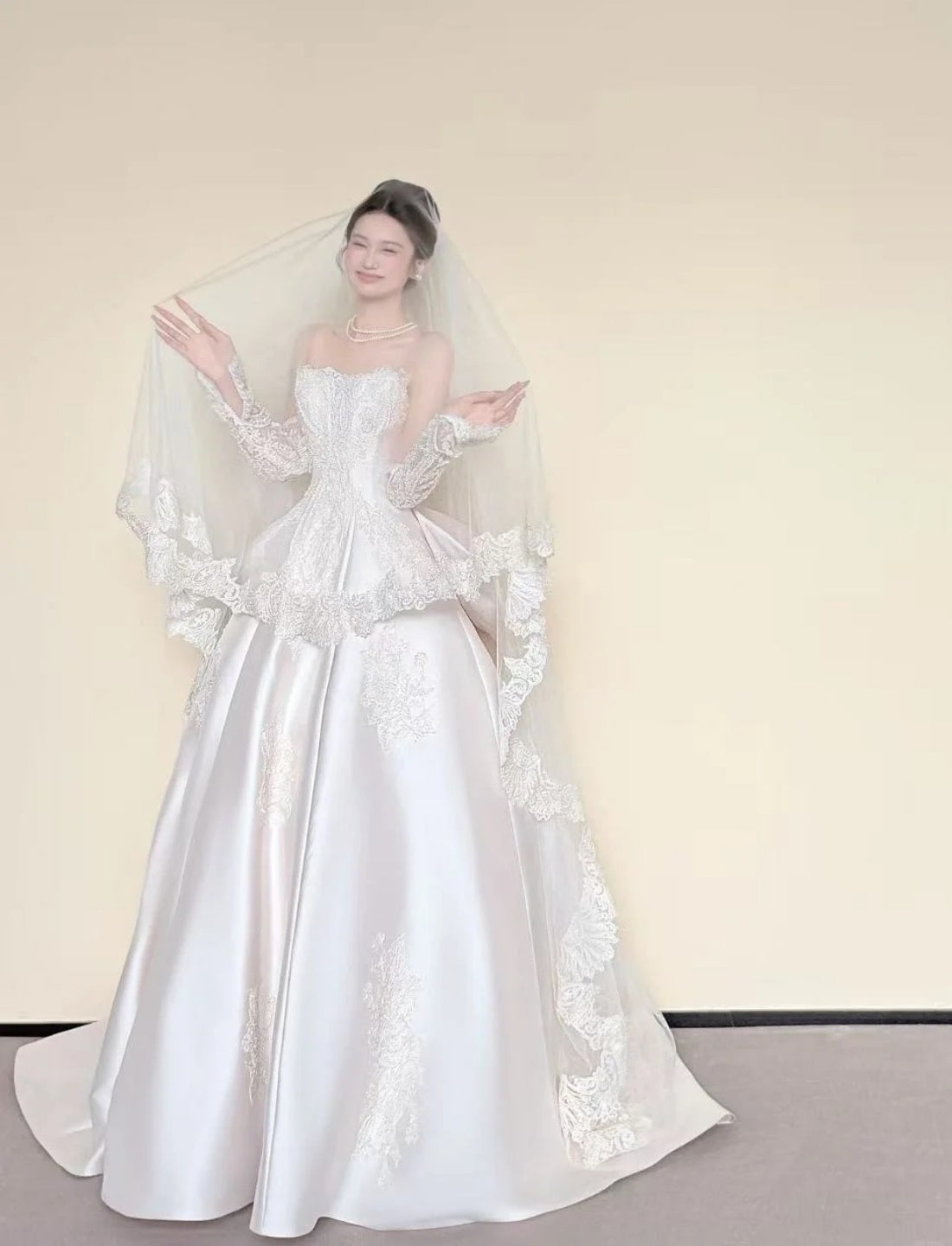 Chic Strapless A-Line Long Wedding Dresses Satin Appliques Bridal Gowns Sleeveless Bridal Dresses DP04315