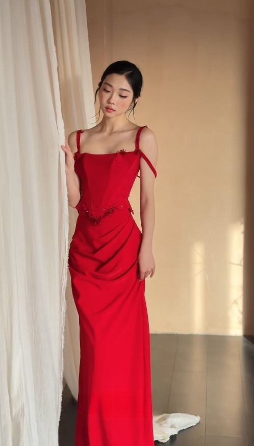 Glam Red Sheath Long Prom Dresses Satin Spaghetti Straps Evening Dresses Sleeveless Party Dresses DP04345