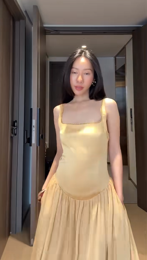 Sexy Yellow A-Line Long Prom Dresses Satin Spaghetti Straps Evening Dresses Backless Party Dresses DP04348