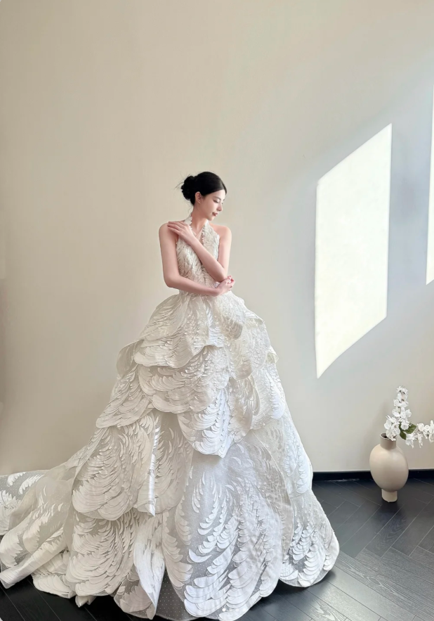 Elegant Halter A-Line Long Wedding Dresses Tulle White Bridal Gown Sleeveless Bridal Gowns DP04361