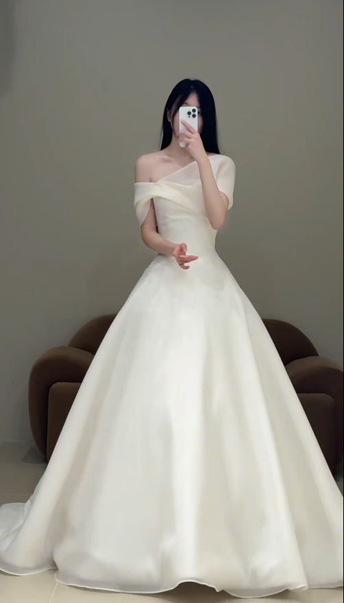 Simple Off-shoulder A-Line Long Wedding Dresses Tulle White Bridal Gown Sleeveless Bridal Gowns DP04362