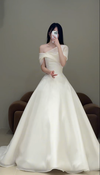 Simple Off-shoulder A-Line Long Wedding Dresses Tulle White Bridal Gown Sleeveless Bridal Gowns DP04362