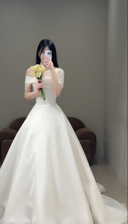 Simple Off-shoulder A-Line Long Wedding Dresses Tulle White Bridal Gown Sleeveless Bridal Gowns DP04362