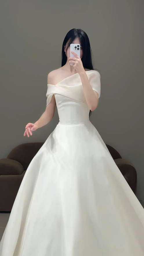 Simple Off-shoulder A-Line Long Wedding Dresses Tulle White Bridal Gown Sleeveless Bridal Gowns DP04362