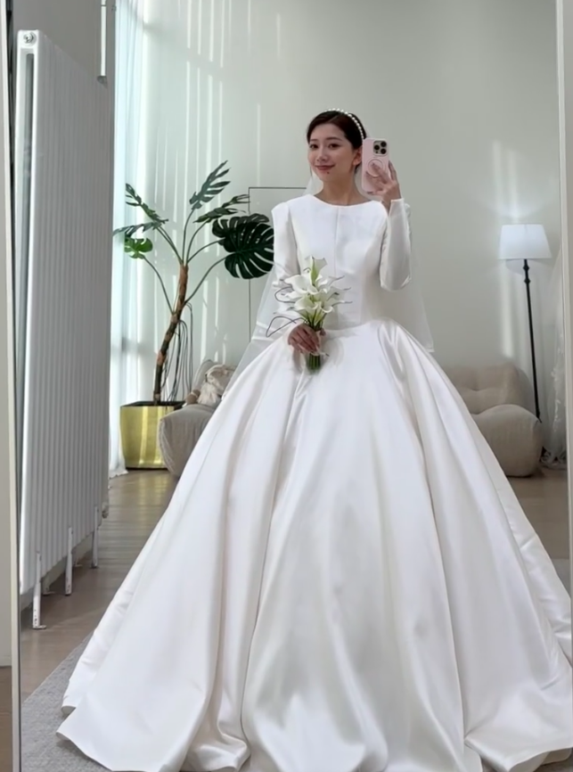 Elegant Jewel A-Line Long Wedding Dresses Satin White Bridal Gown Long Sleeves Bridal Gowns DP04364