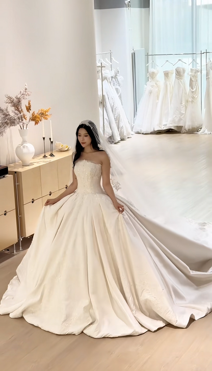 Glam Strapless Ball Gown Long Wedding Dresses Satin Appliques White Bridal Gown Sleeveless Bridal Gowns DP04367