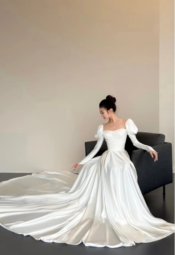 Simple Square A-Line Long Wedding Dresses Satin White Bridal Gown Long Sleeves Bridal Dresses DP04368