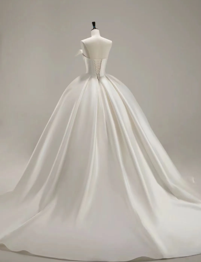 Simple Ball Gown Satin Long Wedding Dresses Strapless White Bridal Gowns Sleeveless Bridal Dresses DP04411