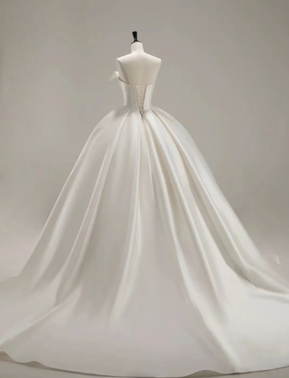 Simple Ball Gown Satin Long Wedding Dresses Strapless White Bridal Gowns Sleeveless Bridal Dresses DP04411
