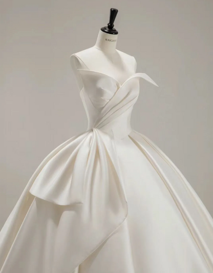 Simple Ball Gown Satin Long Wedding Dresses Strapless White Bridal Gowns Sleeveless Bridal Dresses DP04411