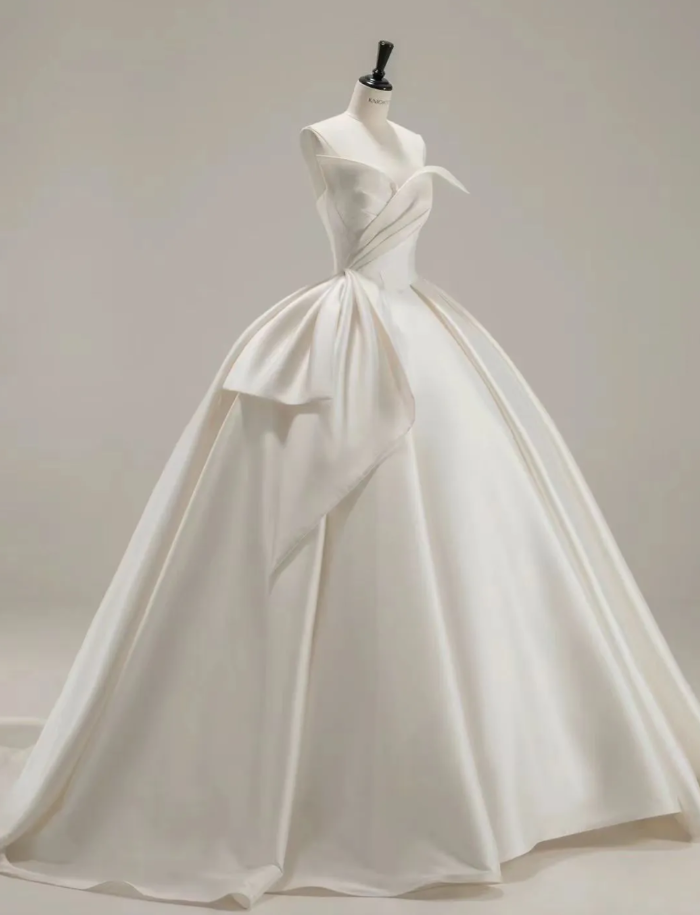 Simple Ball Gown Satin Long Wedding Dresses Strapless White Bridal Gowns Sleeveless Bridal Dresses DP04411