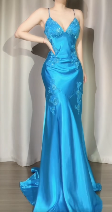 Elegant Sheath Blue Long Prom Dresses Satin Spaghetti Straps Birthday Dresses Sleevless Evening Dresses with Open Back DP04433