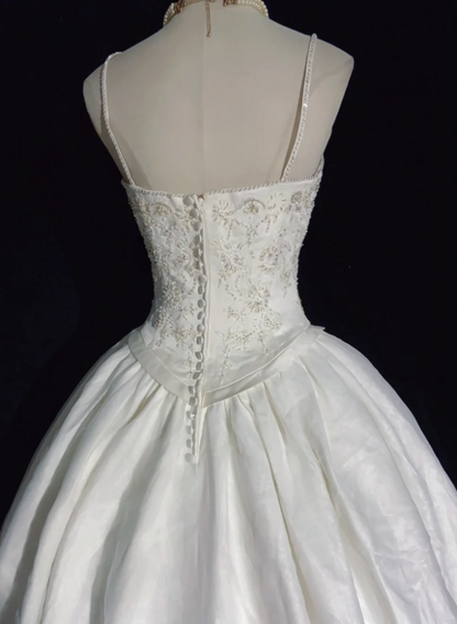 Vintage Spaghetti Strap Ball Gown Long Weeding Dresses Beaded Satin White Bridal Dresses Appliques Sleeveless Bridal Gowns DP04449