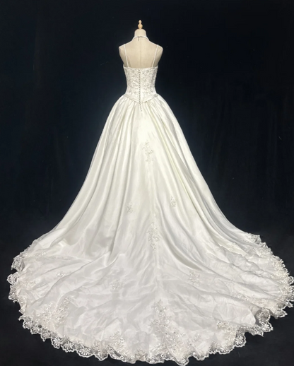 Vintage Spaghetti Strap Ball Gown Long Weeding Dresses Beaded Satin White Bridal Dresses Appliques Sleeveless Bridal Gowns DP04449