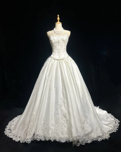 Vintage Spaghetti Strap Ball Gown Long Weeding Dresses Beaded Satin White Bridal Dresses Appliques Sleeveless Bridal Gowns DP04449